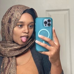 Meet your Posher, Miya